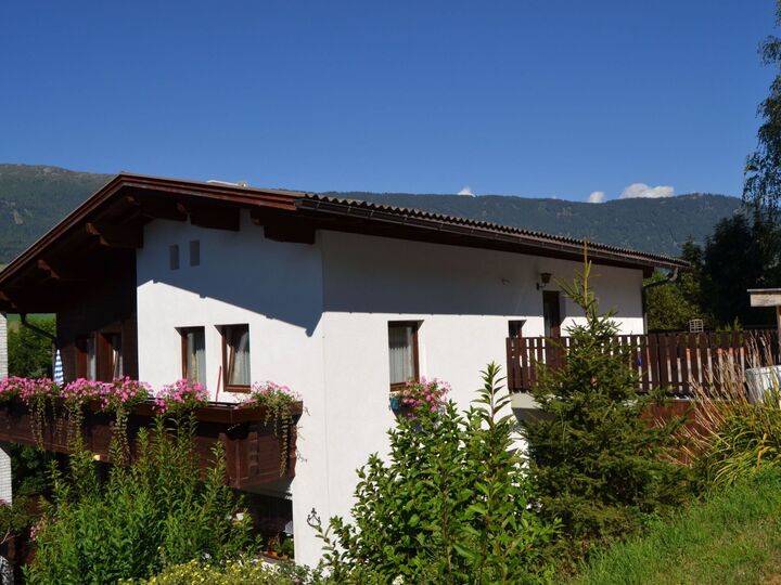 2-Bed Apartment with Mountain View in Imst, Sleeps 4, 1291