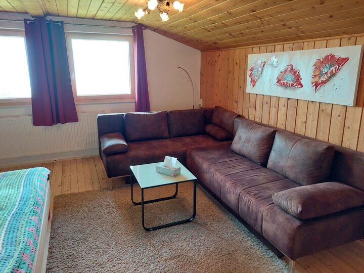 5-Bed House with Private Pool in Gmunden, Sleeps 6, 1003