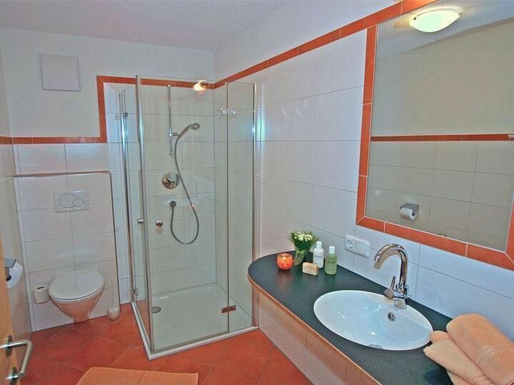 Beautiful 2-Bed Apartment in Bregenz, Sleeps 4, 1029