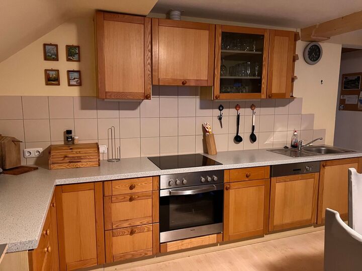 Exclusive 3-Bed Apartment in Reutte, Sleeps 8, 1295