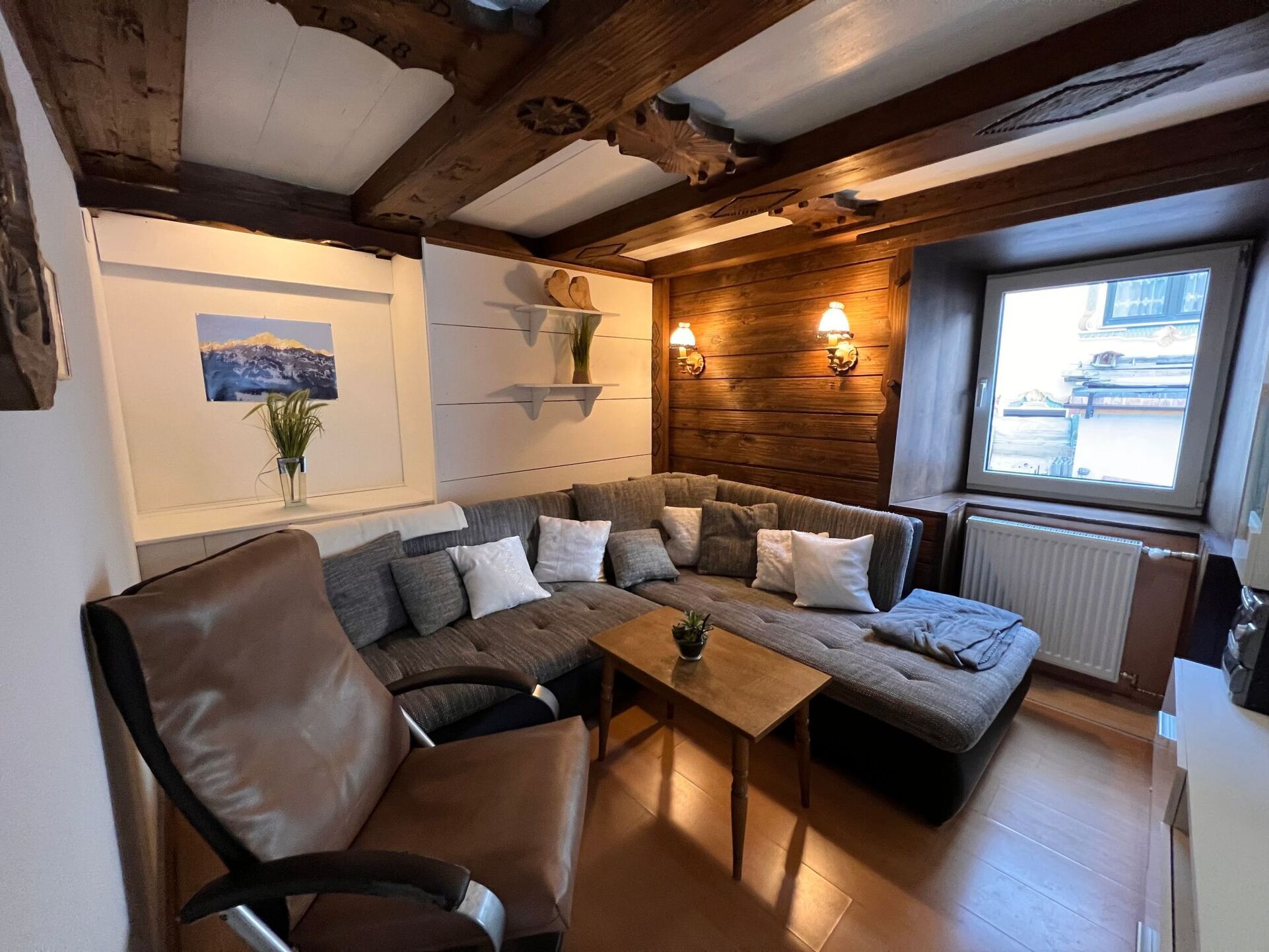 Idyllic 3-Bed Apartment in Reutte, Sleeps 6, 1296