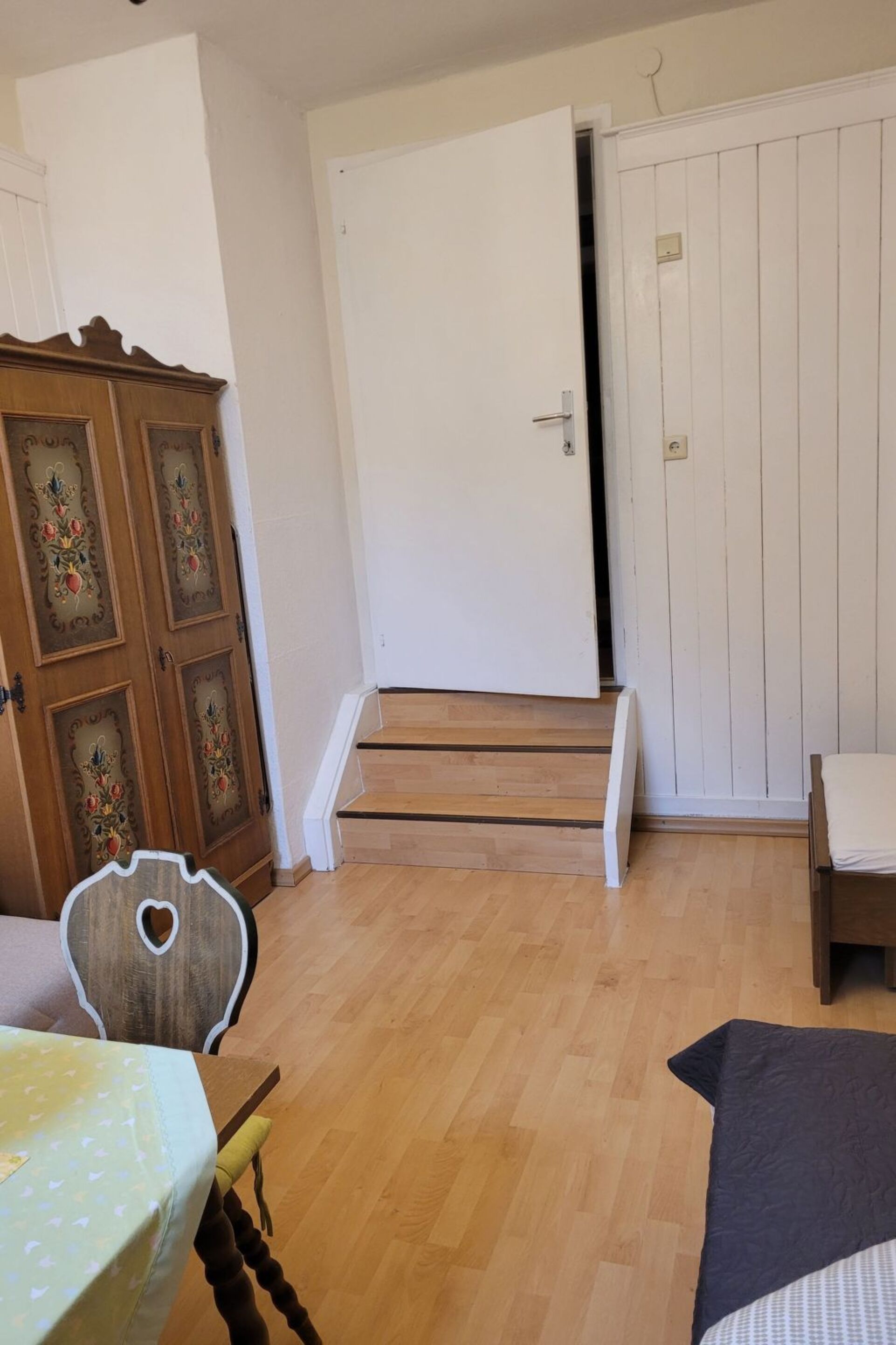 Idyllic 3-Bed Apartment in Reutte, Sleeps 6, 1296