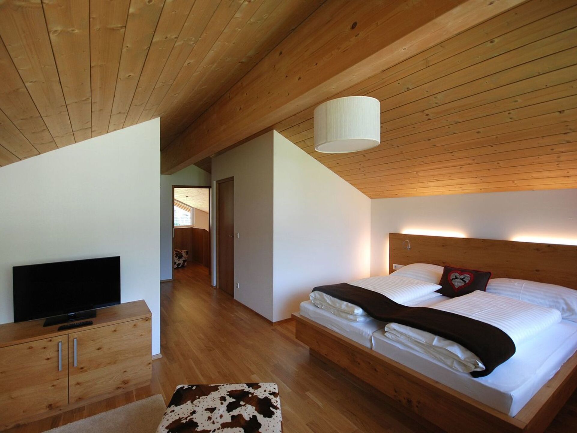 Luxurious 4-Bed Apartment in Lienz, Sleeps 10, 1300