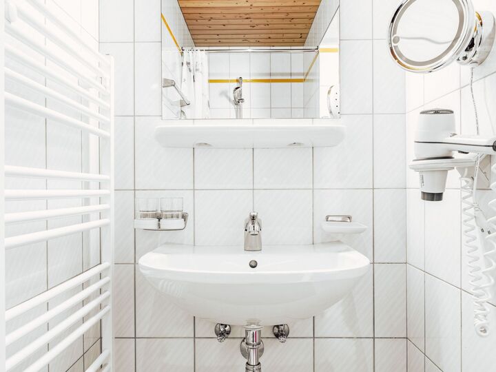 Spacious 2-Bed Apartment in Landeck, Sleeps 5, 1301