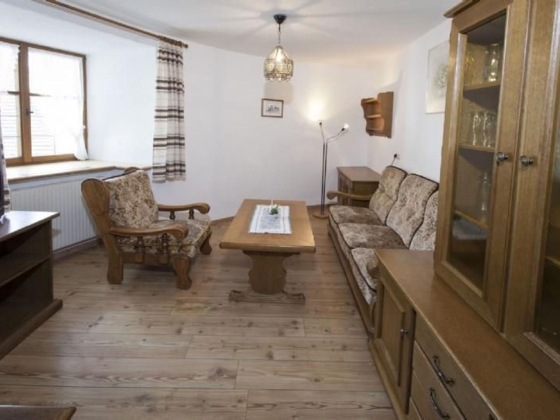 Gorgeous 2-Bed Apartment in Landeck, Sleeps 4, 1305