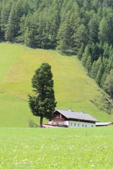 Luxurious 2-Bed Apartment in Innsbruck-Land, Sleeps 4, 1308