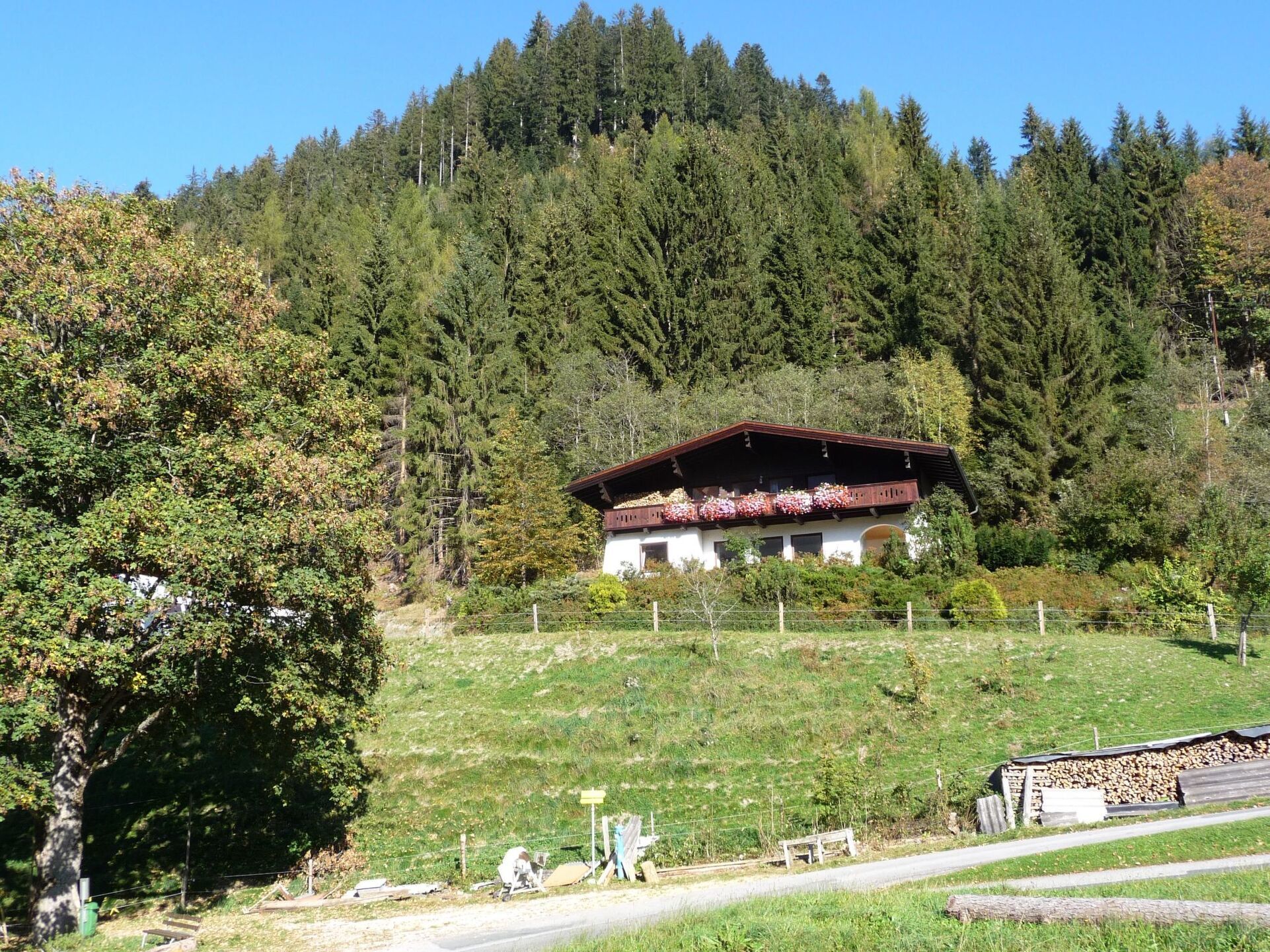 2-Bed Apartment in Sankt Johann im Pongau, Sleeps 6, 1105