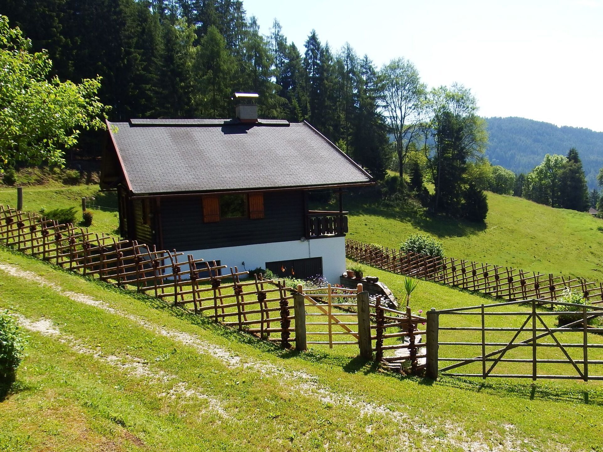 Tranquil 3-Bed House in Wolfsberg, Sleeps 4, 1106