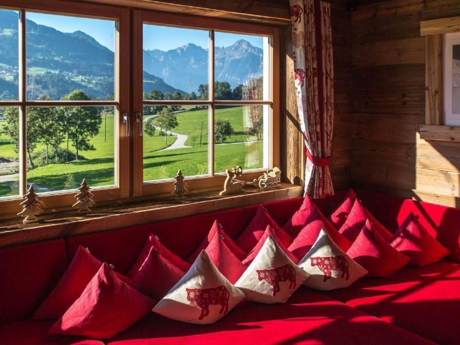 4-Bed House with Mountain View in Schwaz, Sleeps 8, 1325