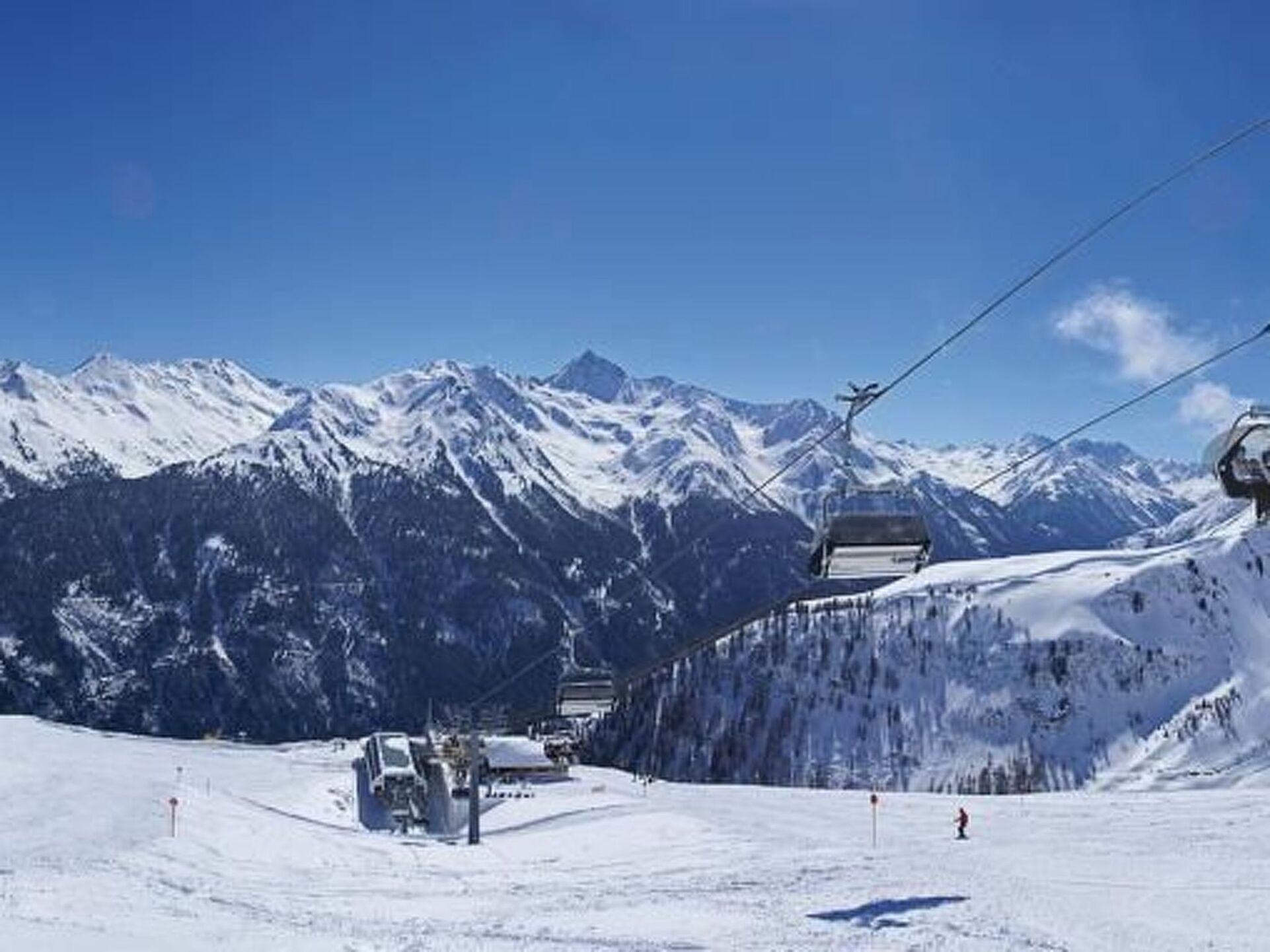 Charming 2-Bed Apartment in Landeck, Sleeps 2, 1330