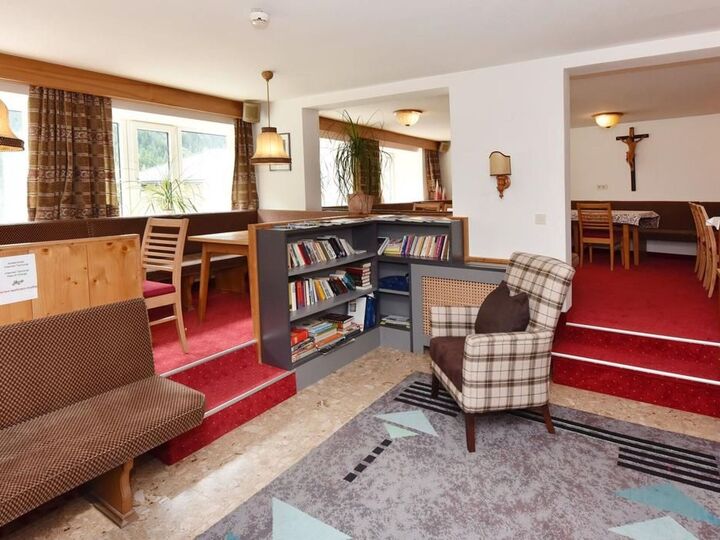 Elegant 1-Bed Apartment in Landeck, Sleeps 3, 1331