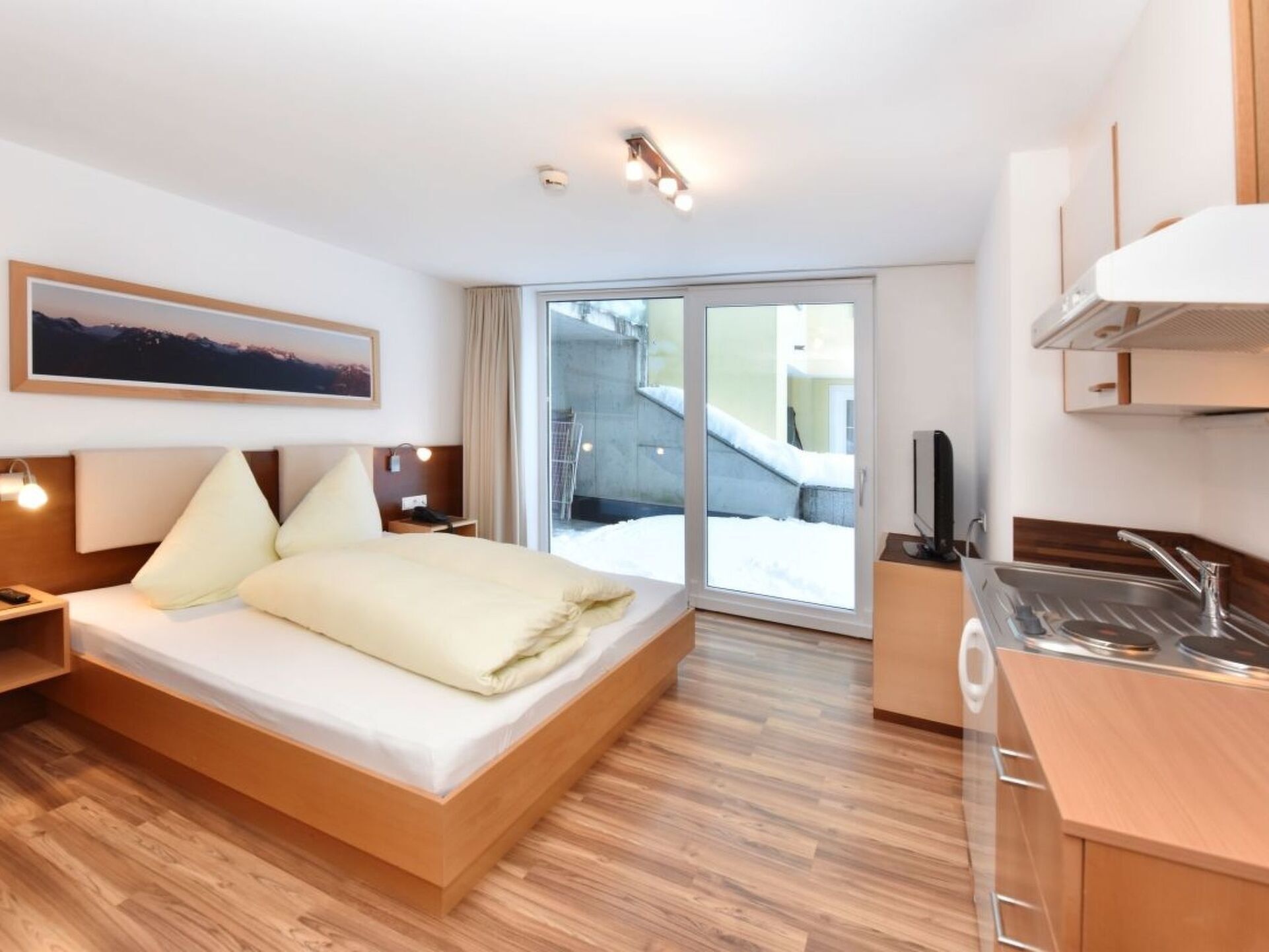 Beautiful 4-Bed Apartment in Landeck, Sleeps 10, 1333