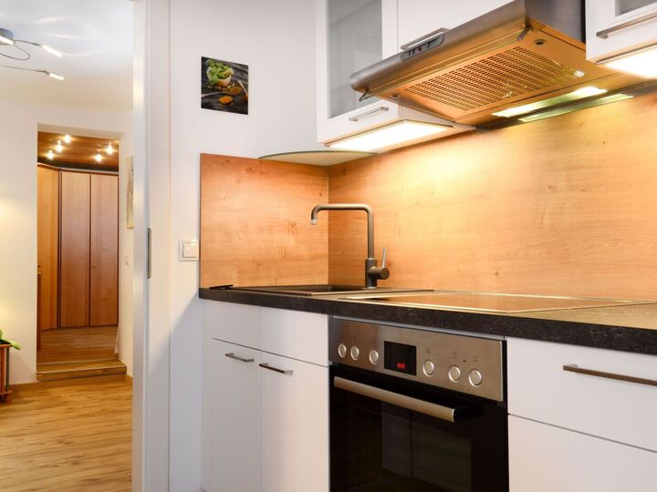 Charming 2-Bed Apartment in Hallein, Sleeps 4, 1119
