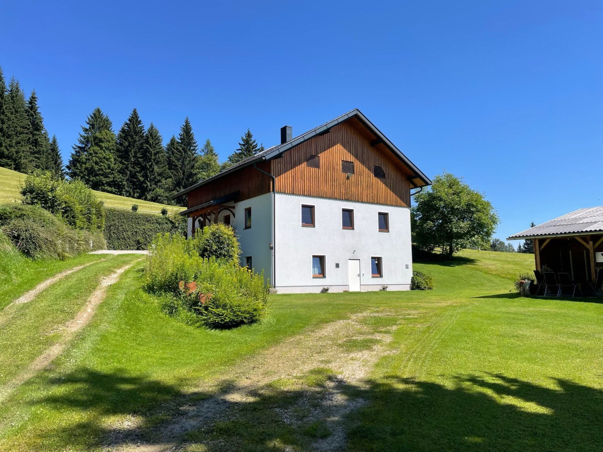 Serene 3-Bed House in Wolfsberg, Sleeps 5, 1083