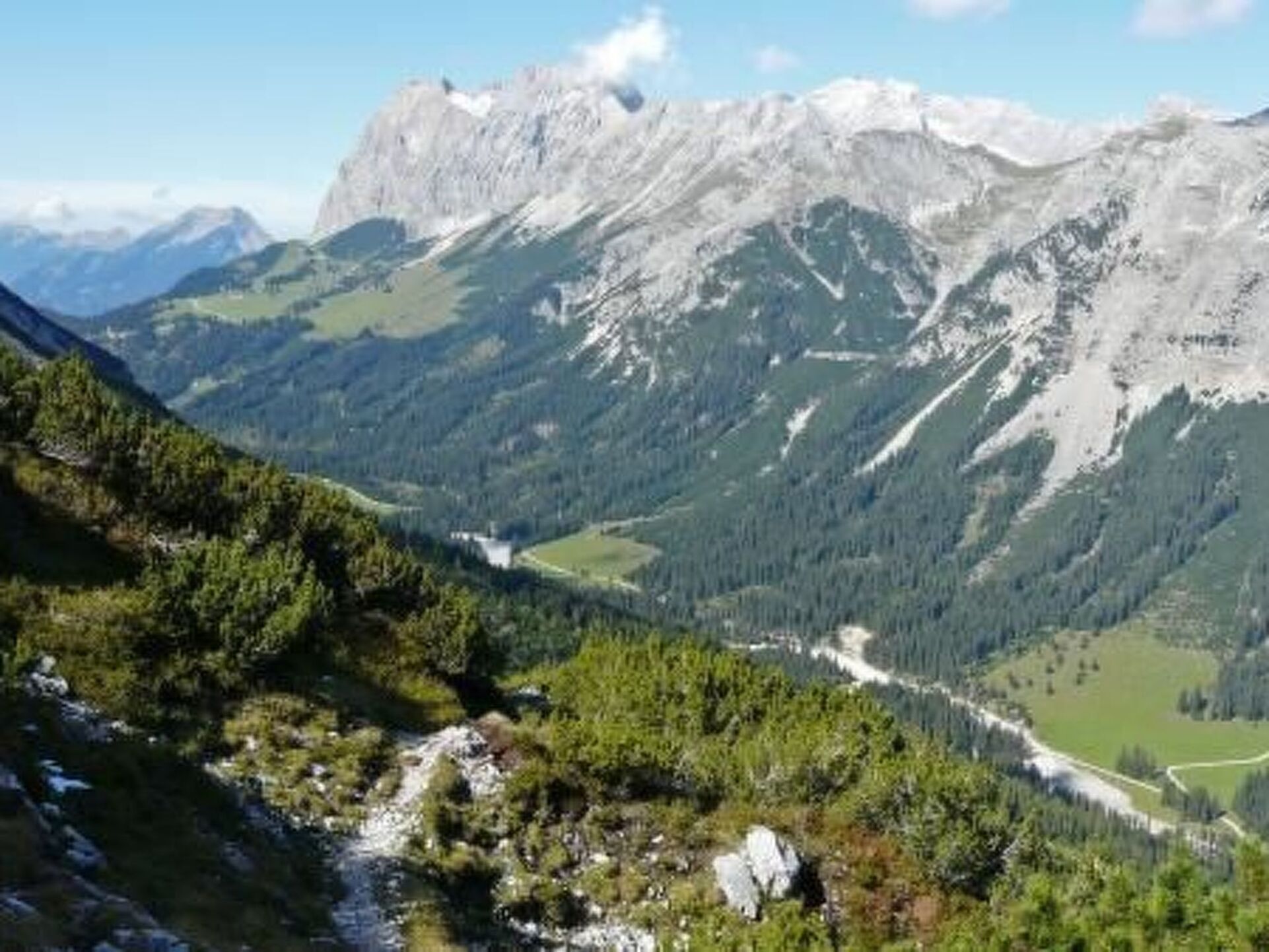 Luxurious 2-Bed Apartment in Innsbruck-Land, Sleeps 4, 1346