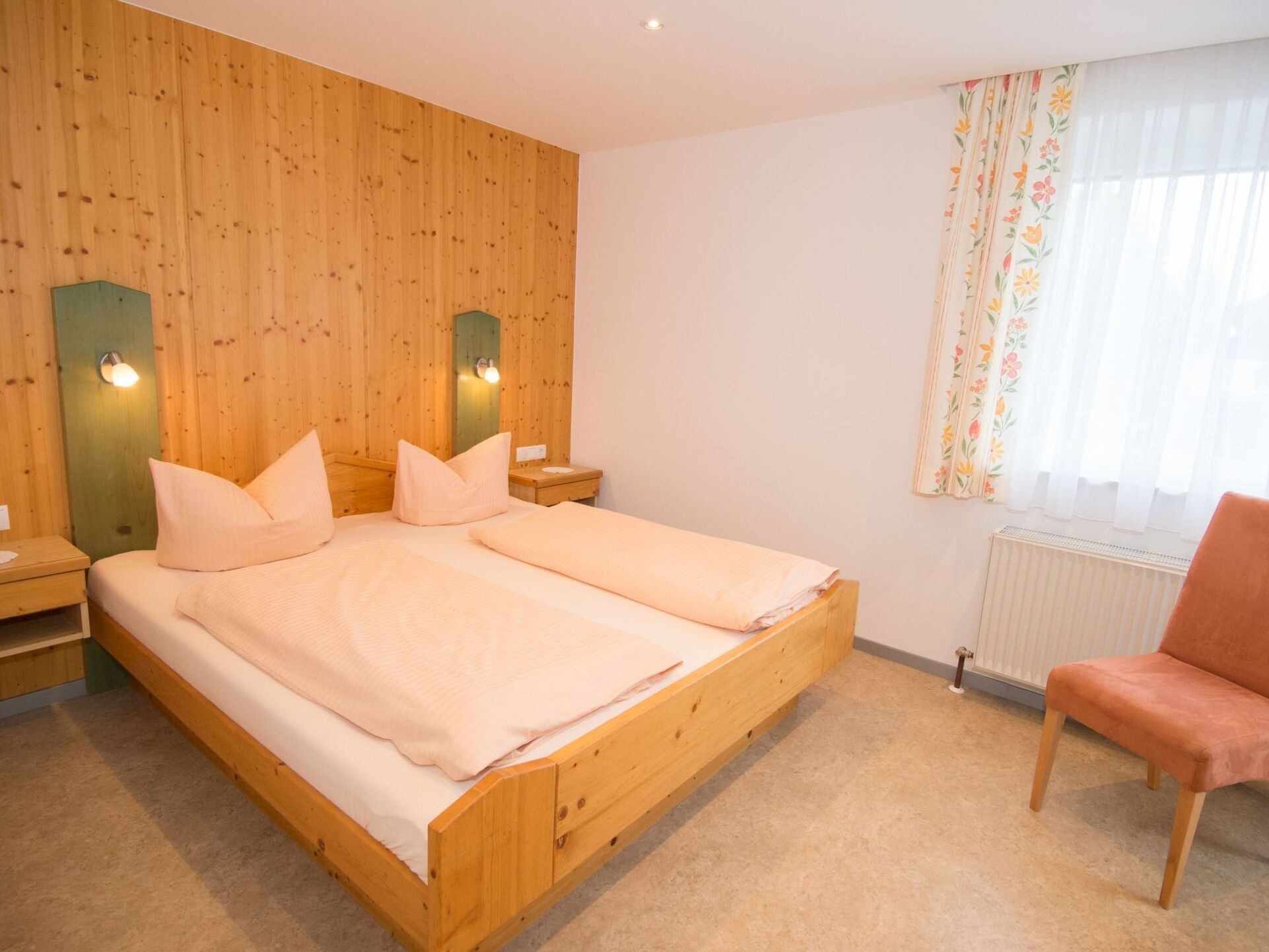 Charming 1-Bed Apartment in Innsbruck-Land, Sleeps 3, 1347