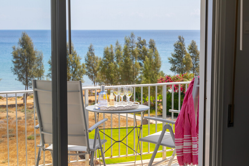 5 Star H2O Beachfront Suite – Elegant Coastal Living by the Sea