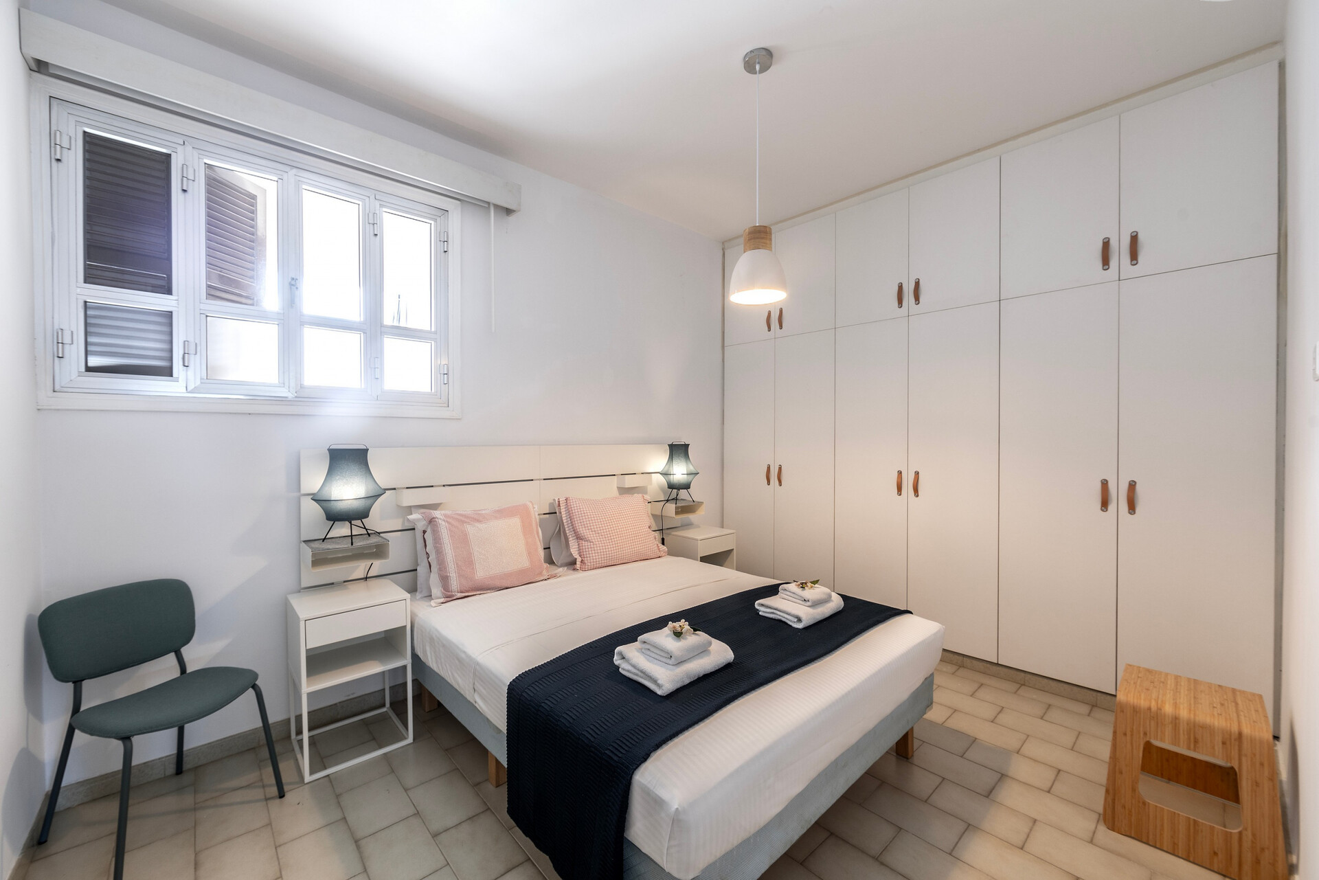 5 Star H2O Beachfront Suite – Elegant Coastal Living by the Sea