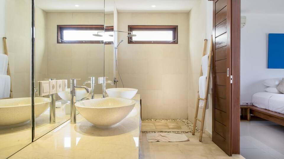 5 Star Villa Lucia – Elegant Oceanfront Living