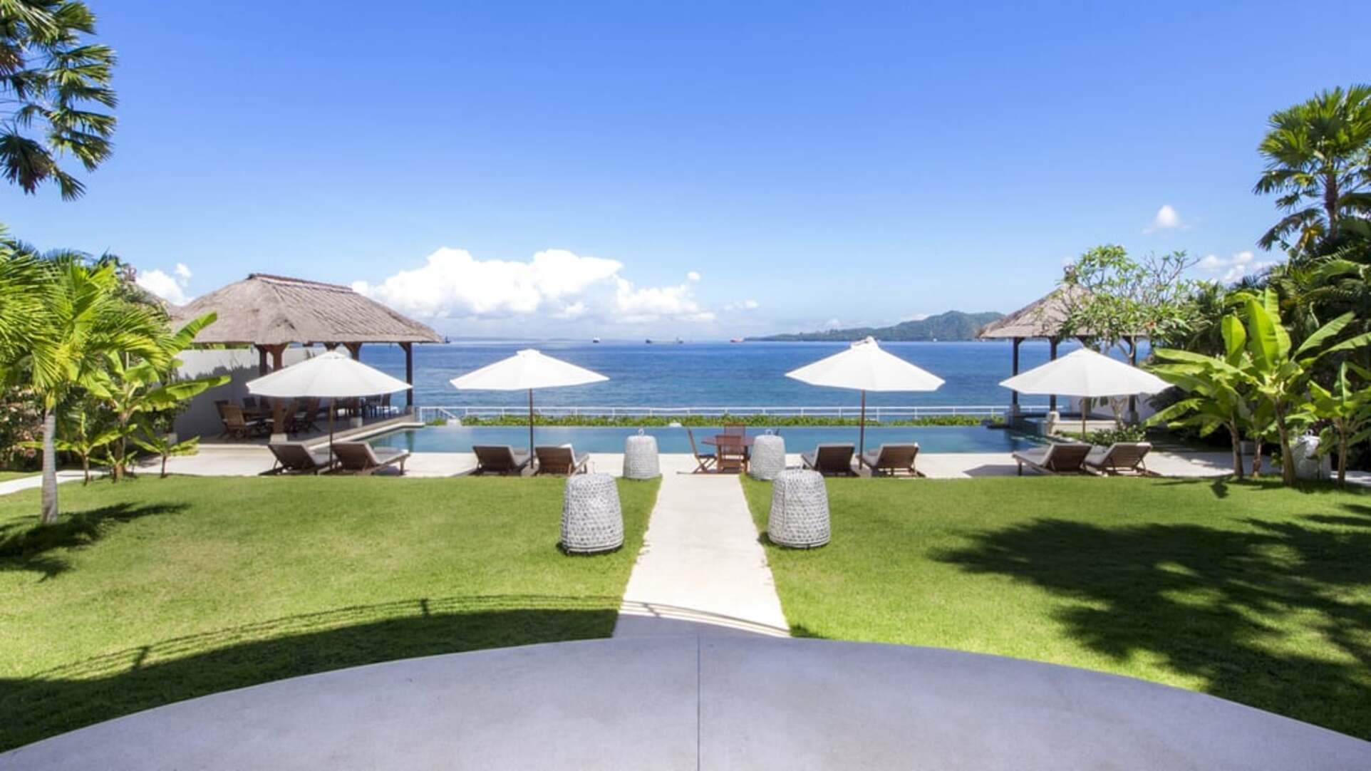 5 Star Villa Lucia – Elegant Oceanfront Living