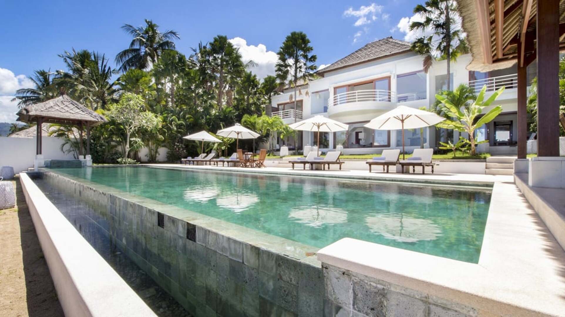 5 Star Villa Lucia – Elegant Oceanfront Living
