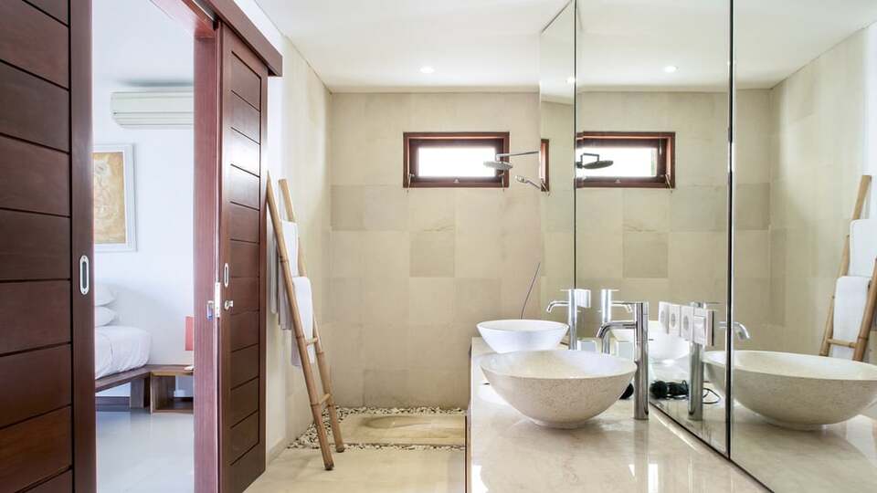 5 Star Villa Lucia – Elegant Oceanfront Living