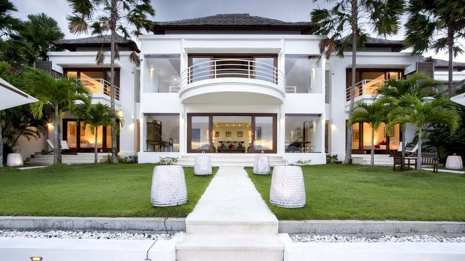 5 Star Villa Lucia – Elegant Oceanfront Living