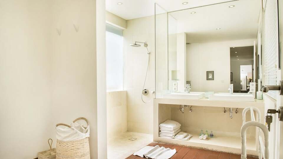 5 Star Villa Stella – Elegant Beachfront Serenity