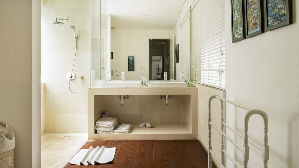 5 Star Villa Stella – Elegant Beachfront Serenity
