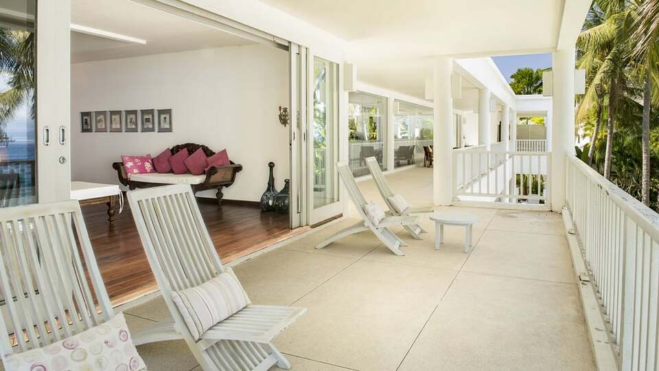 5 Star Villa Stella – Elegant Beachfront Serenity