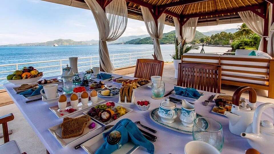 5 Star Villa Stella – Elegant Beachfront Serenity