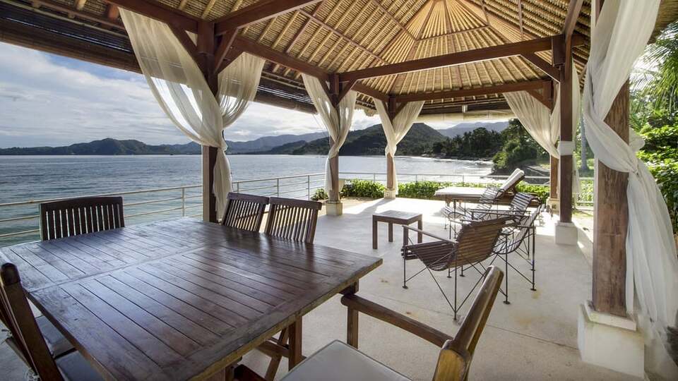 5 Star Villa Stella – Elegant Beachfront Serenity