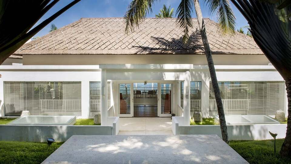 5 Star Villa Stella – Elegant Beachfront Serenity
