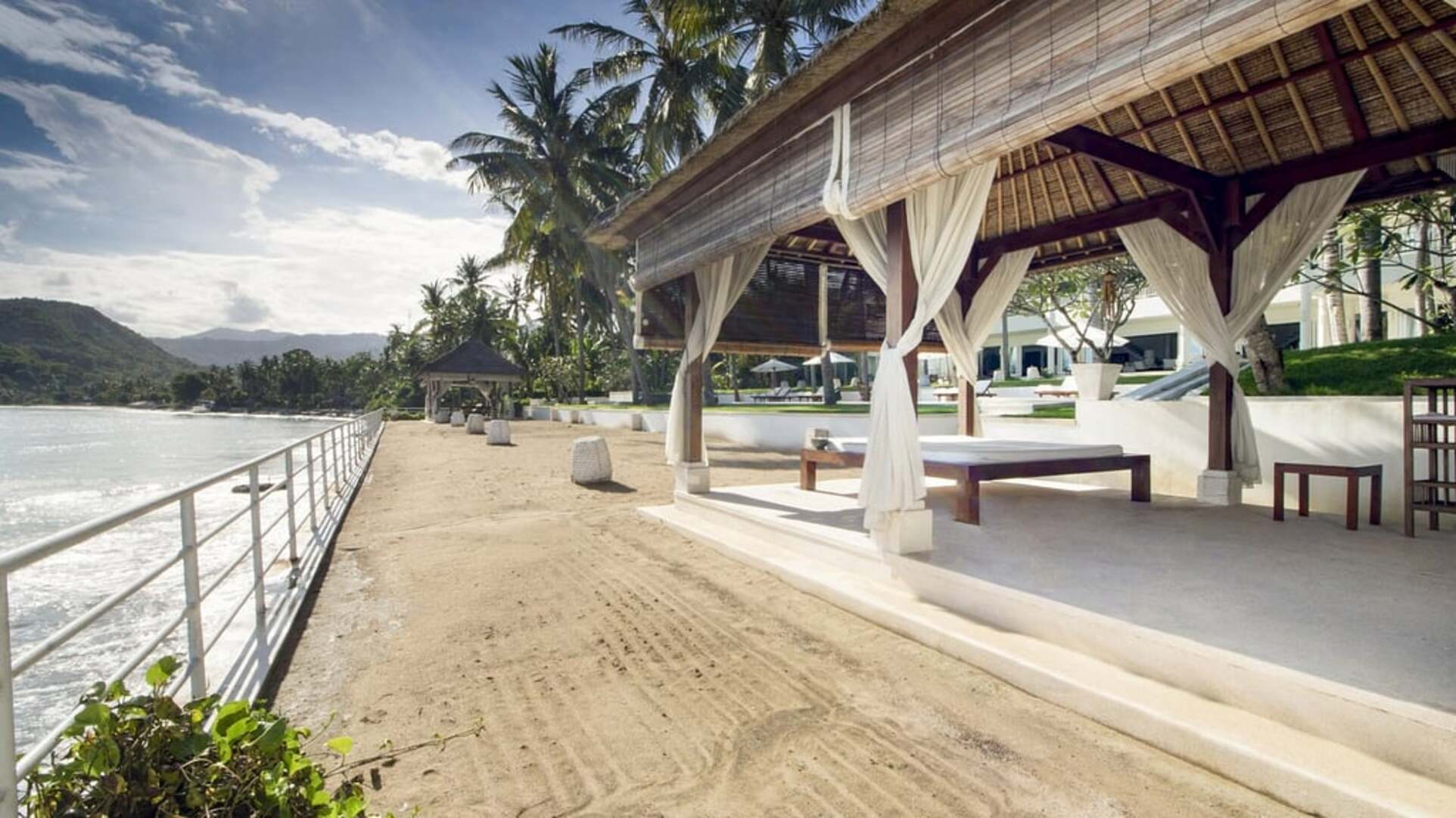 5 Star Villa Stella – Elegant Beachfront Serenity