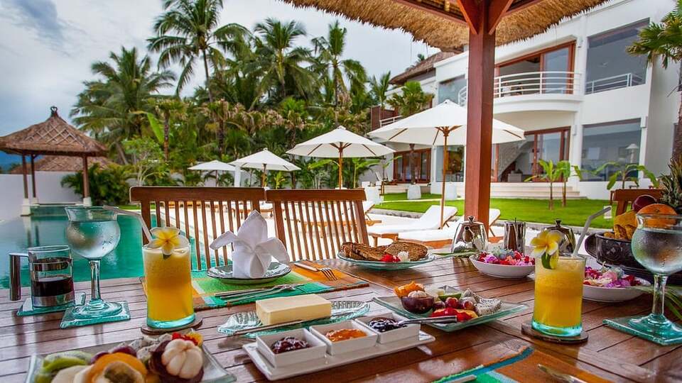 5 Star Villa Lulla – A Luxurious Beachfront Escape in Bali