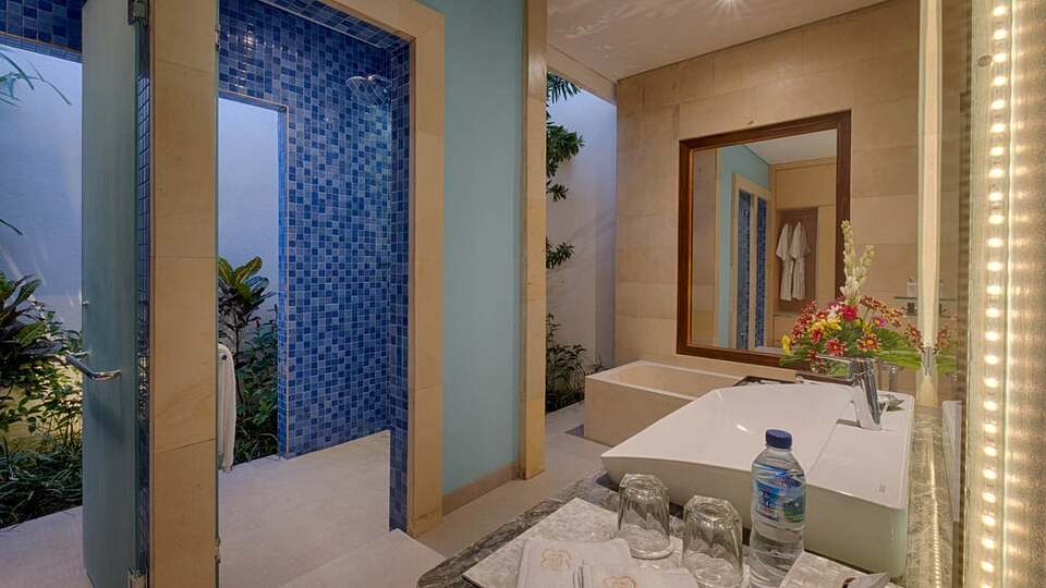 5 Star Villa Rosalia 3 – A Private Tropical Retreat in Canggu