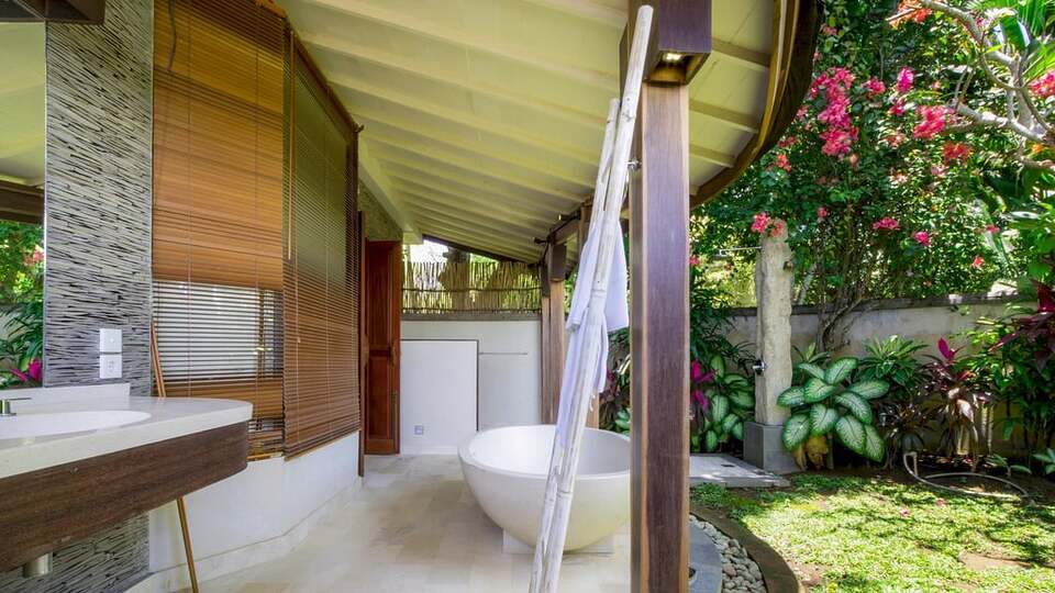 5 Star Akilea Estate – Tropical Grandeur Retreat