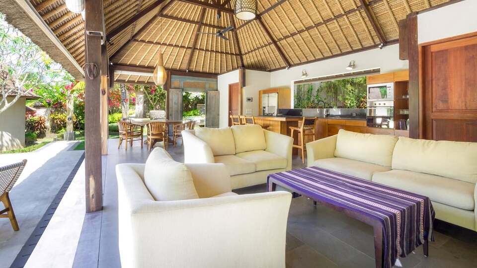 5 Star Akilea Estate – Tropical Grandeur Retreat