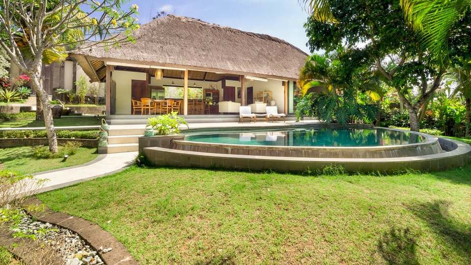 5 Star Akilea Estate – Tropical Grandeur Retreat