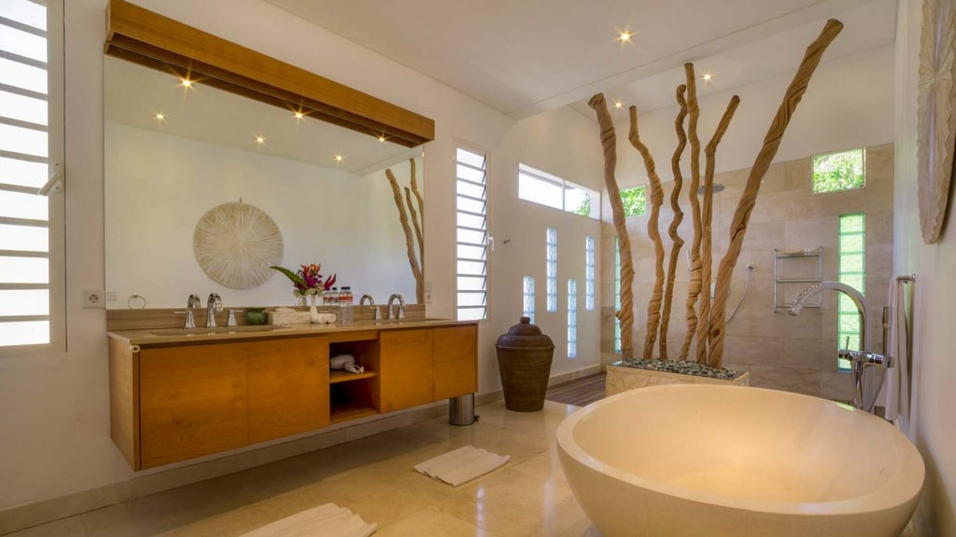 5 Star Akilea Estate – Tropical Grandeur Retreat