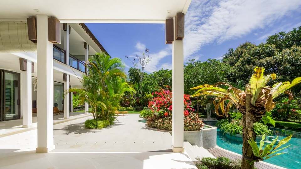 5 Star Akilea Estate – Tropical Grandeur Retreat