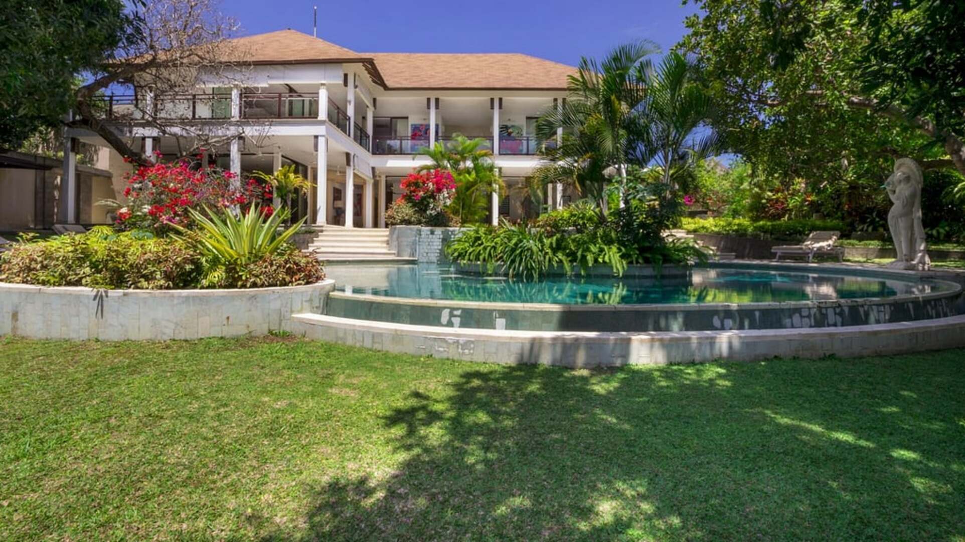 5 Star Akilea Estate – Tropical Grandeur Retreat