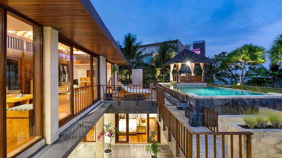 5 Star The Chand’s Three – Oceanfront Balinese Escape