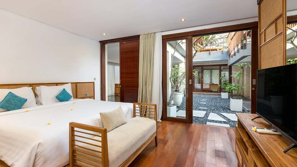 5 Star The Chand’s Three – Oceanfront Balinese Escape