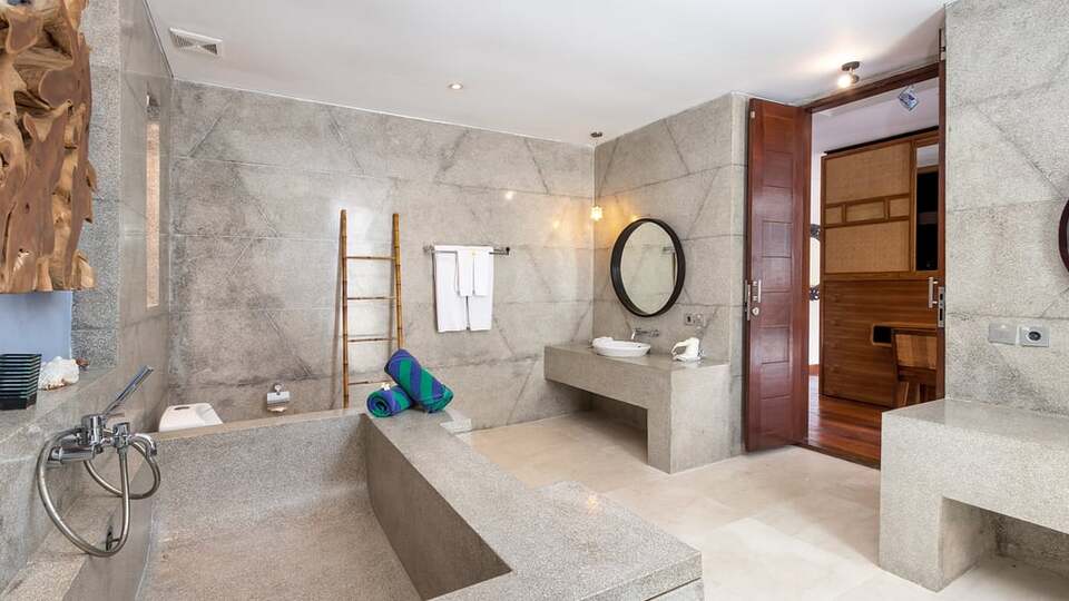 5 Star The Chand’s Three – Oceanfront Balinese Escape