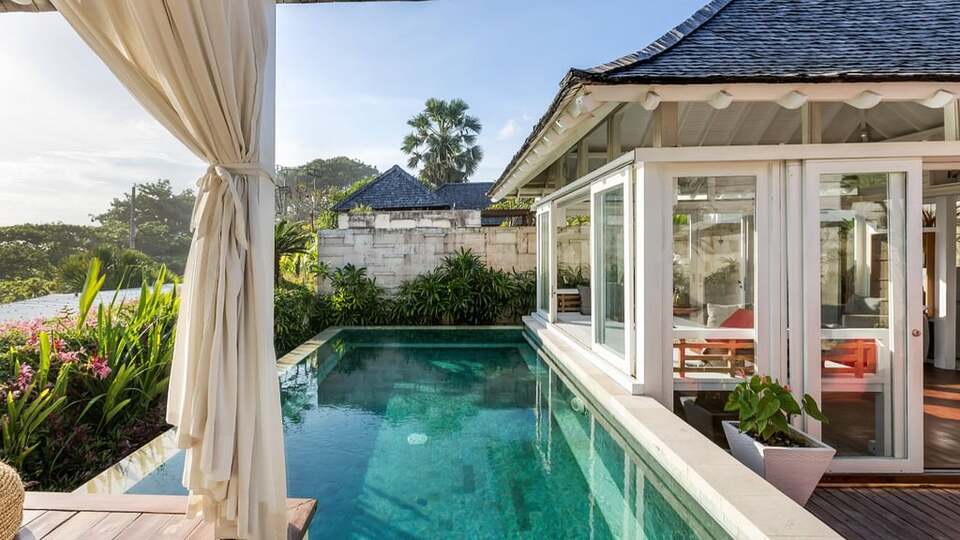 5 Star The Chand’s One – Romantic Beachfront Haven