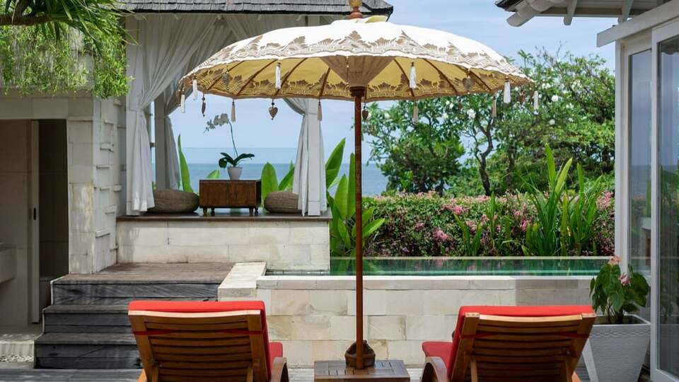 5 Star The Chand’s One – Romantic Beachfront Haven
