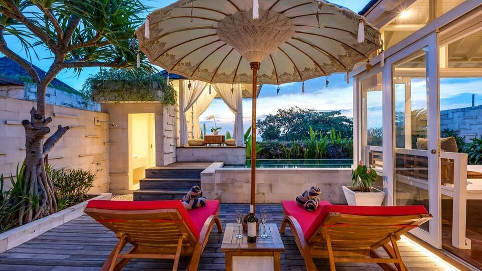 5 Star The Chand’s One – Romantic Beachfront Haven