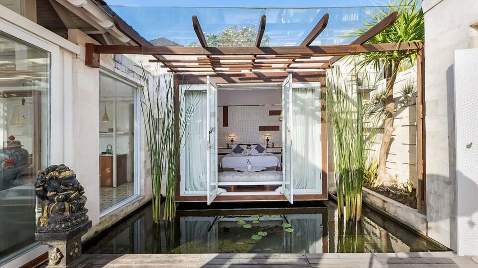 5 Star The Chand’s One – Romantic Beachfront Haven