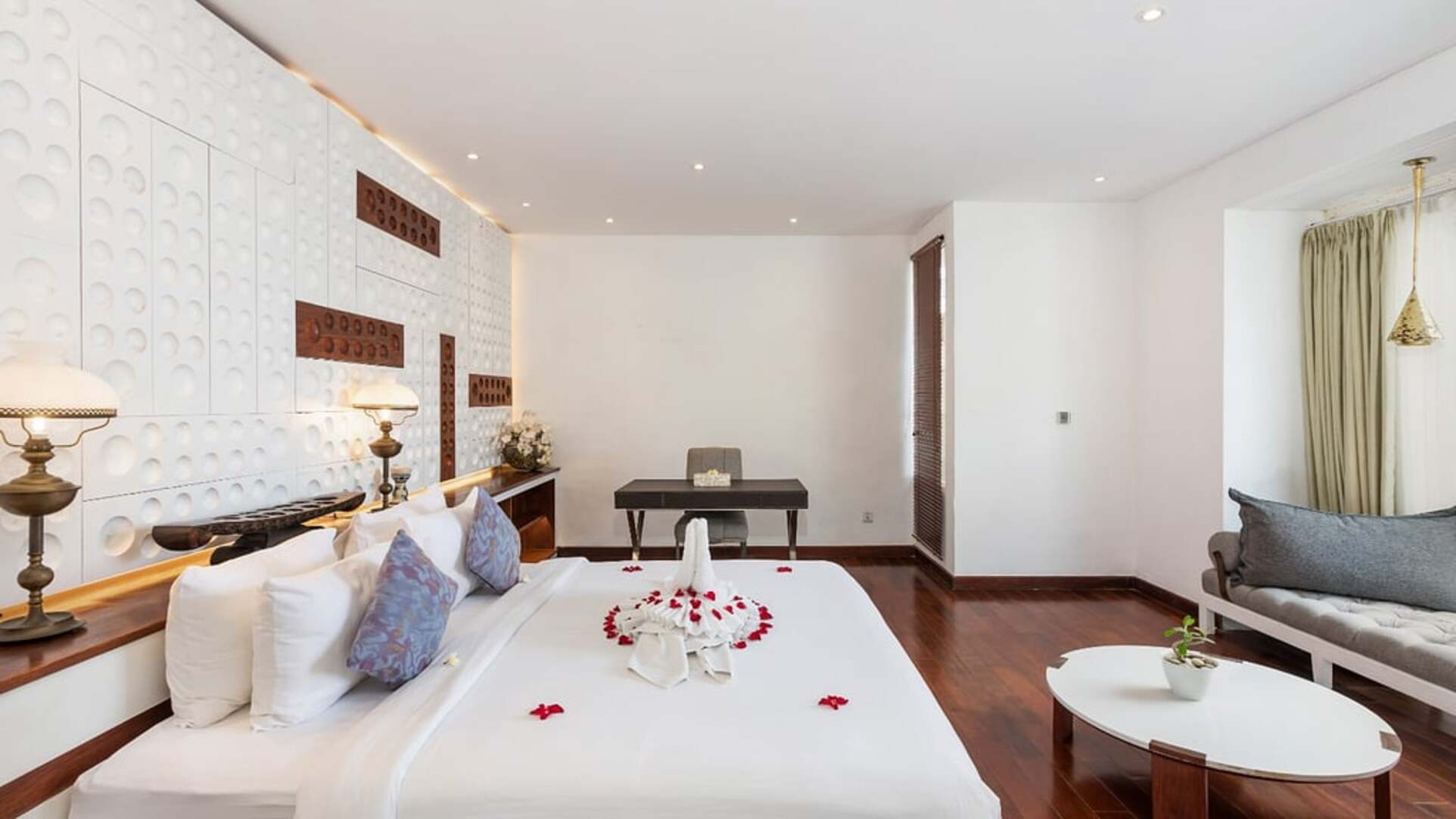 5 Star The Chand’s One – Sunset Beachfront Retreat